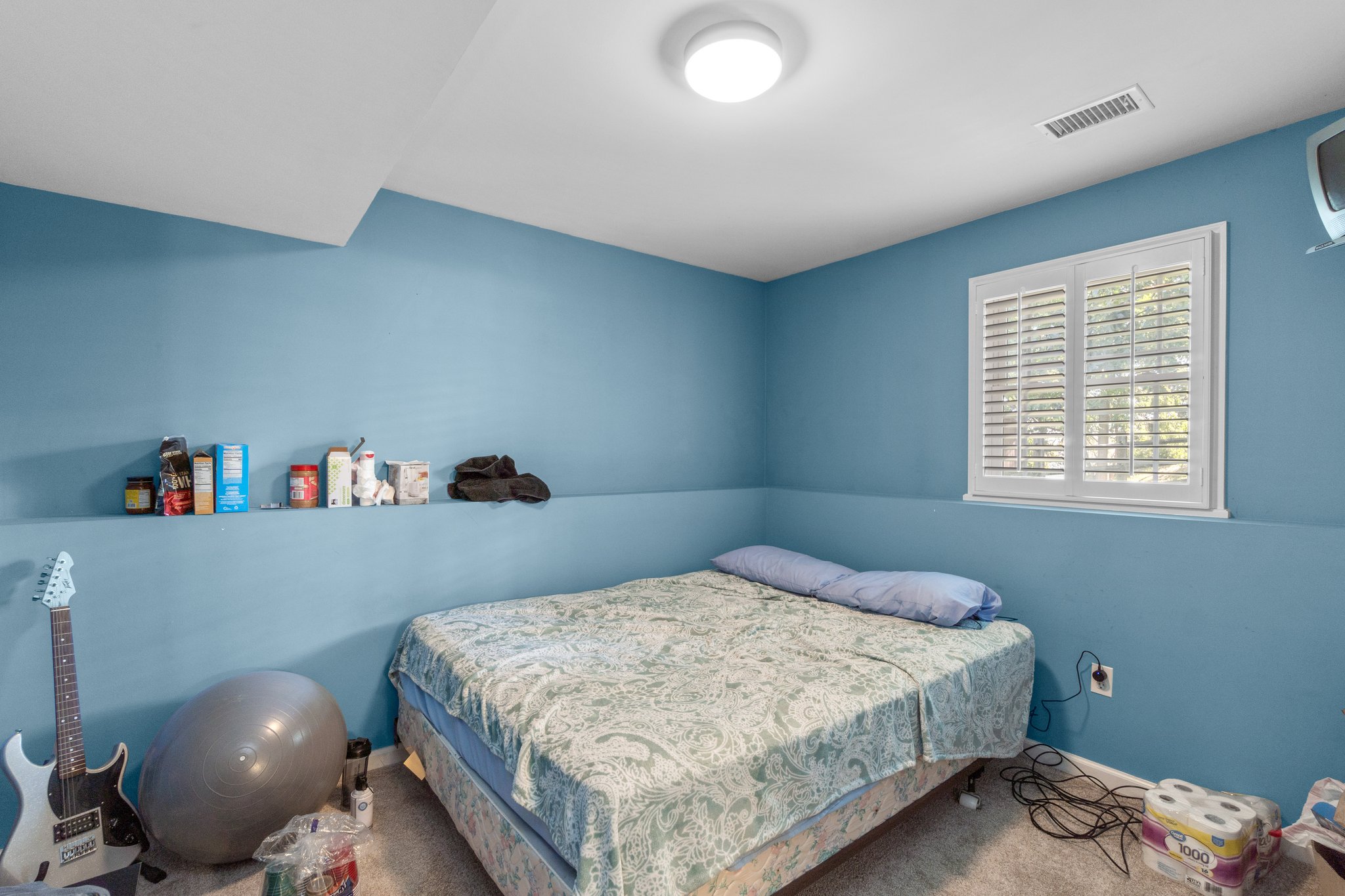 27. Lower bedroom.jpg