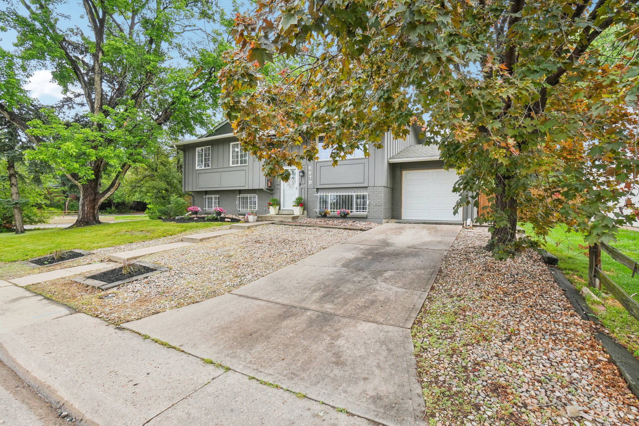 S Arapahoe Dr-0406-003.jpg