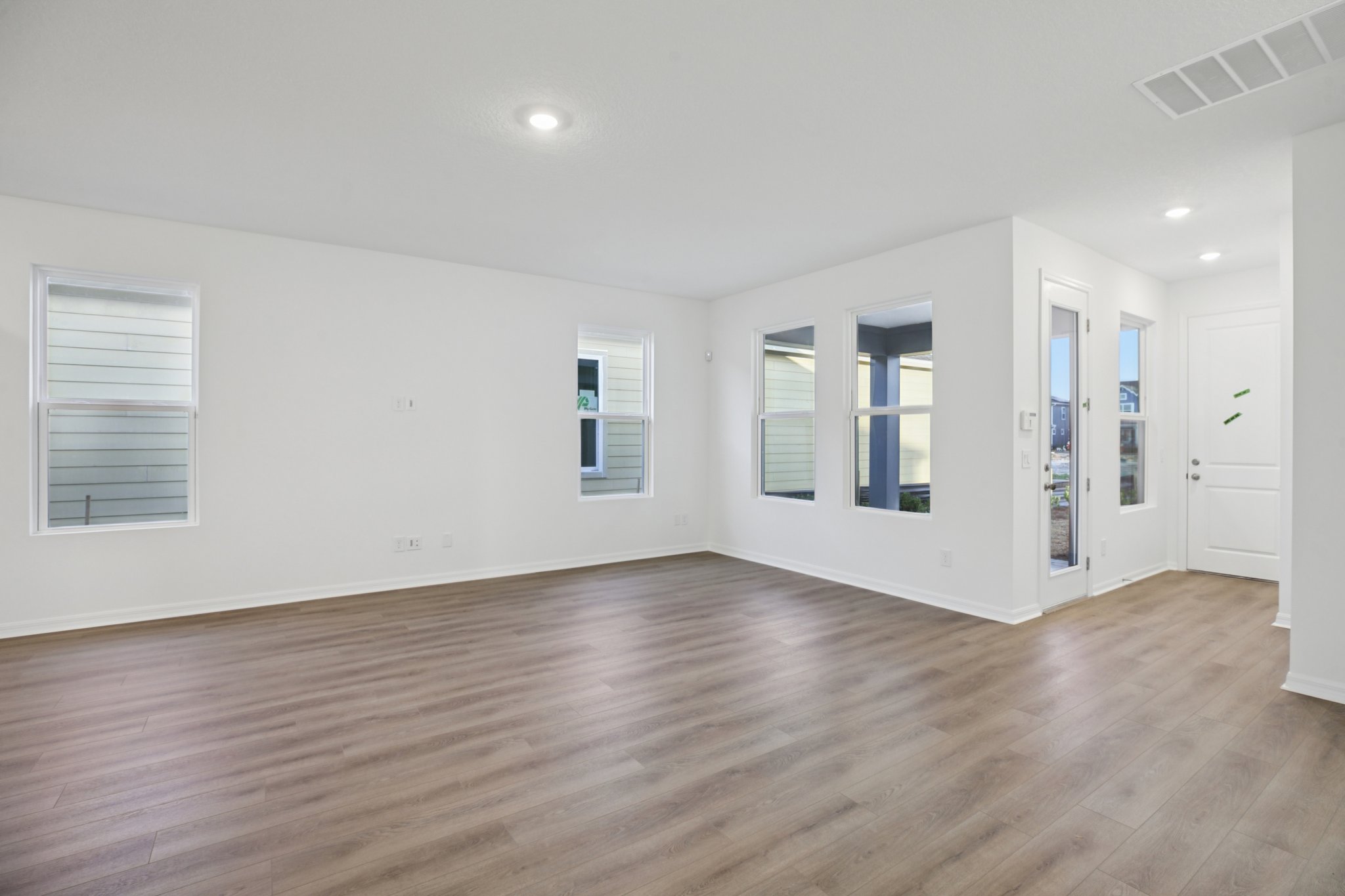 Saunter Dr-S3012-010.jpg