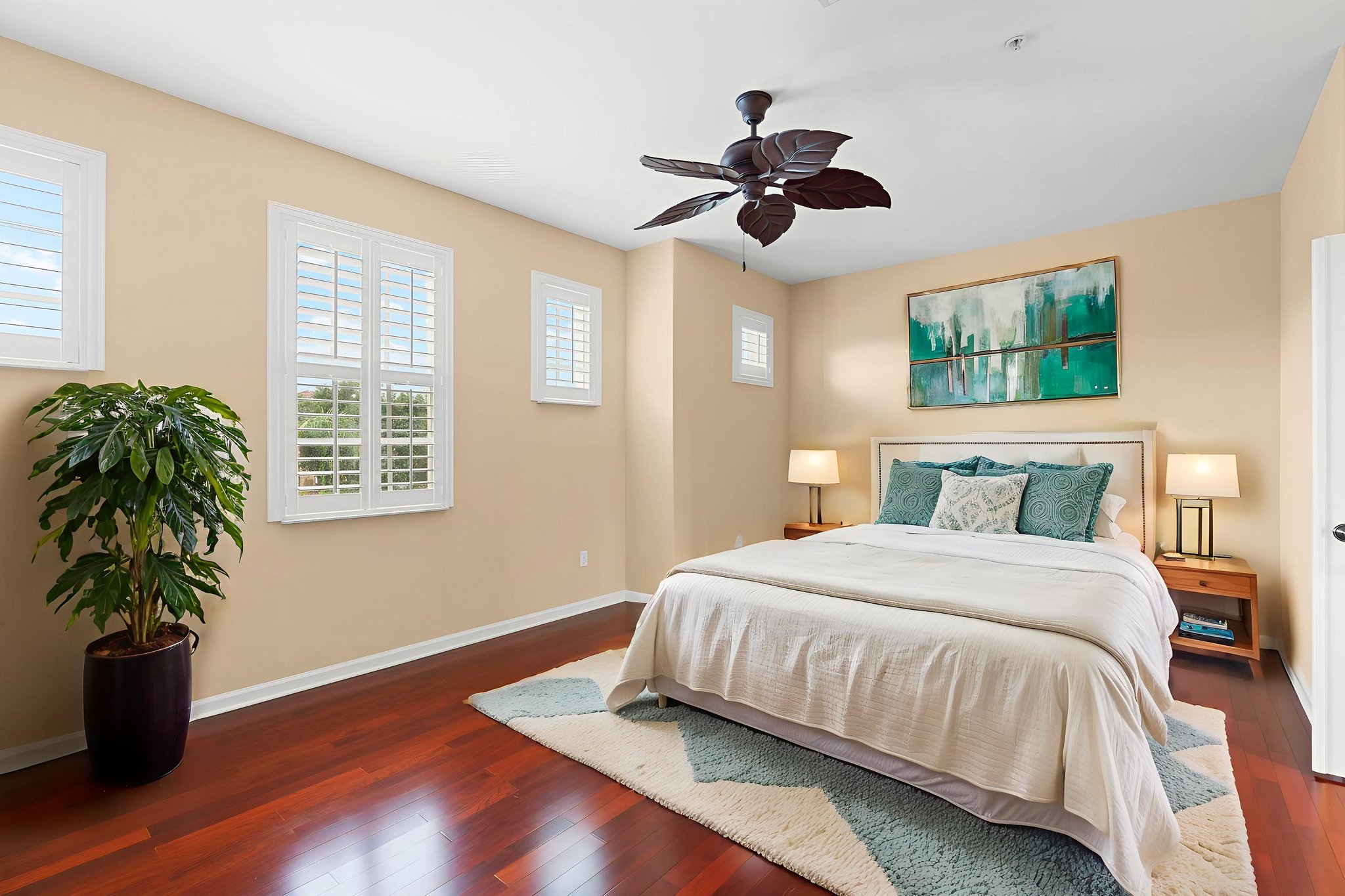 DSC02338 virtually staged.jpeg