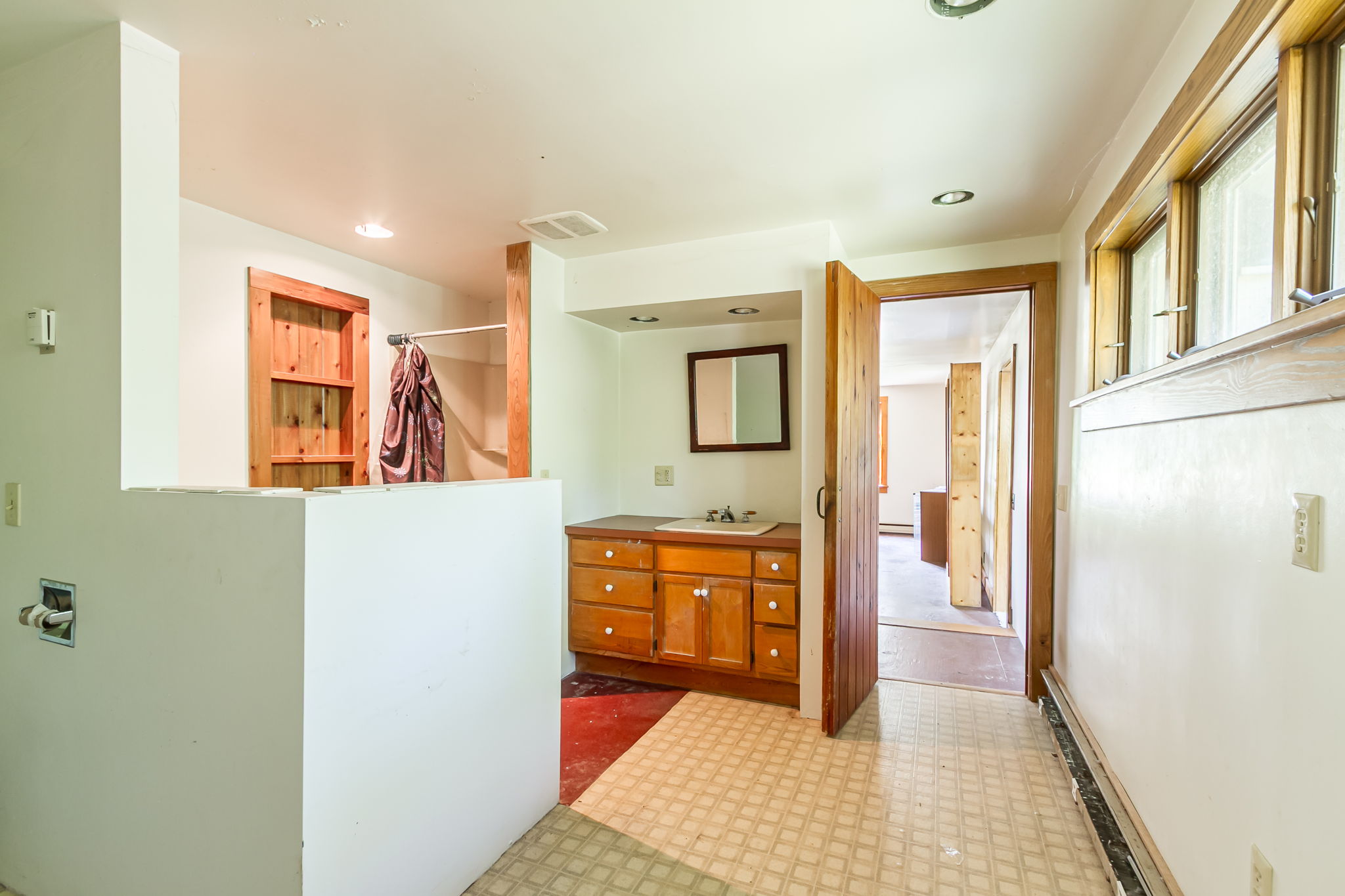 1st Floor Bathroom