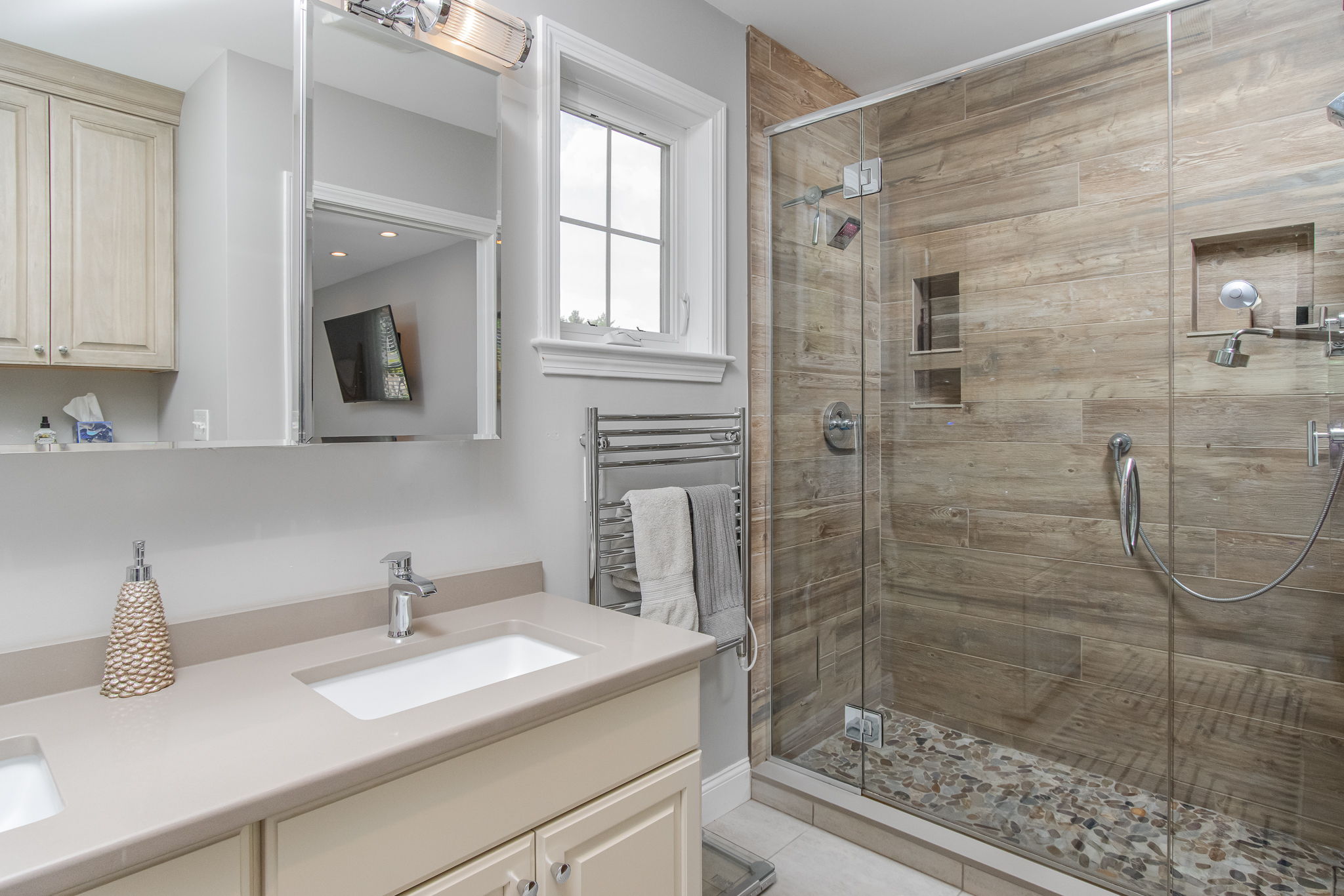 BedroomPrimaryBath-3