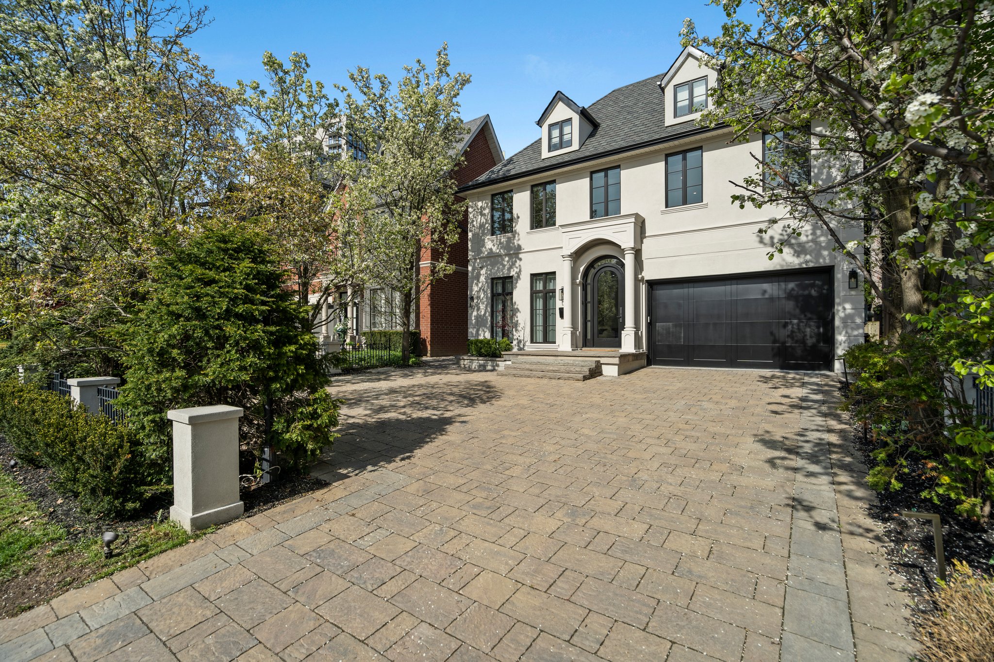 67 Forest Hill Rd Toronto, ON M4V 2L6
