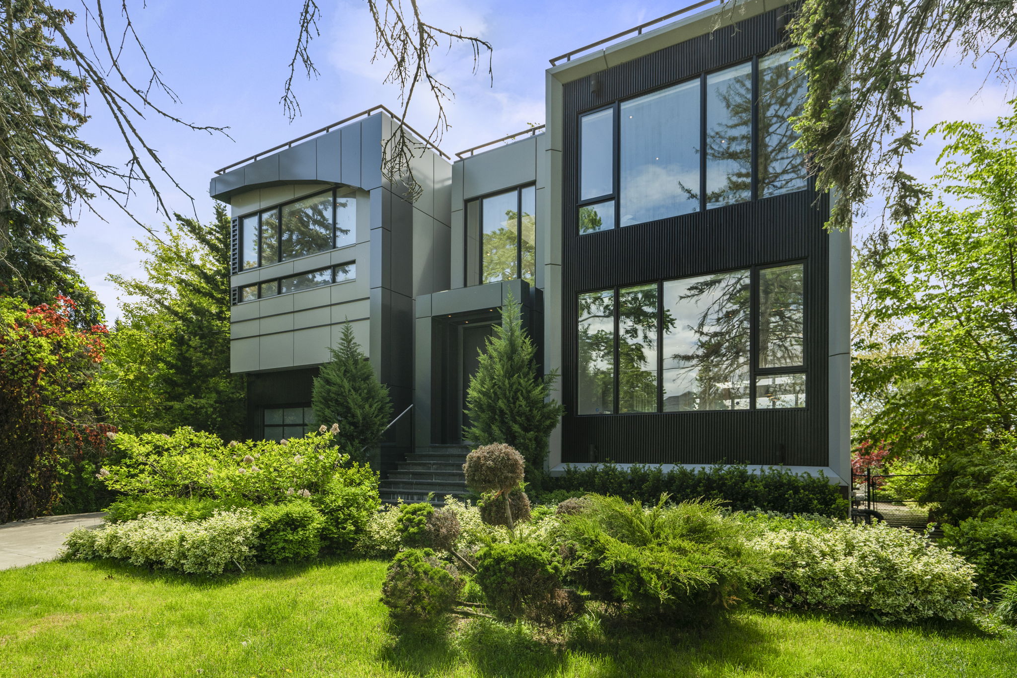 67 Lake Promenade Toronto, ON M8W 1A3