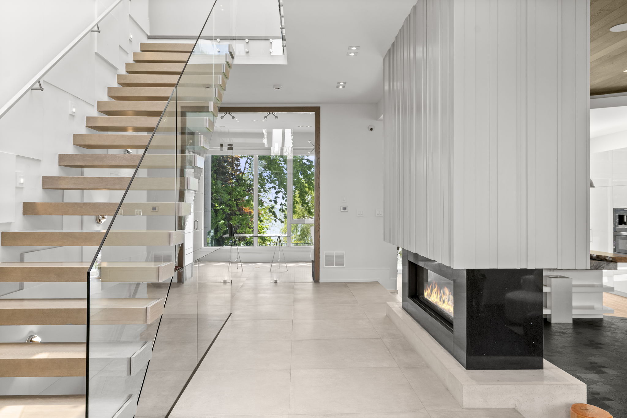 67 Lake Promenade Toronto, ON M8W 1A3