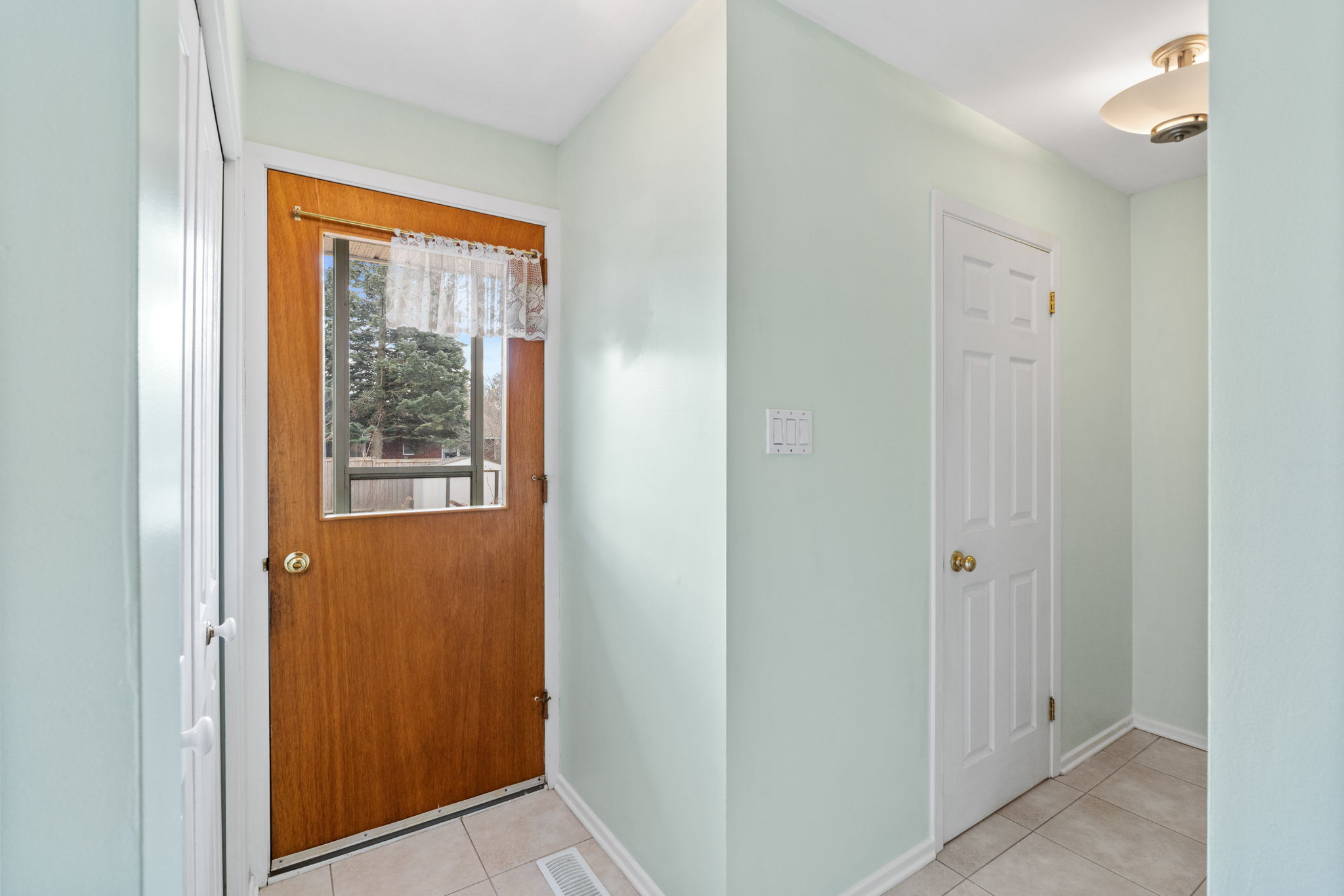 67 Parkland Crescent, Ottawa, ON K2H 5V5 Inside Ottawa Media