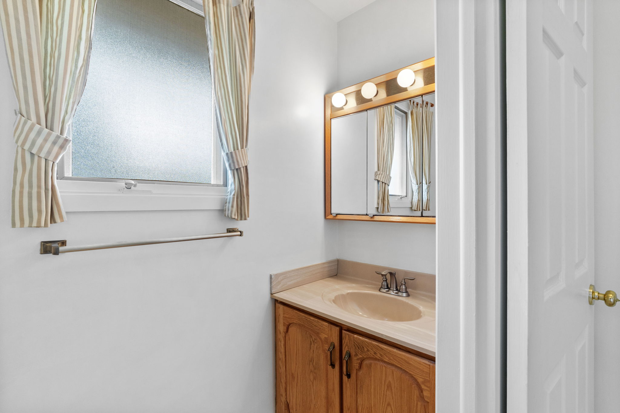 67 Parkland Crescent, Ottawa, ON K2H 5V5 Inside Ottawa Media