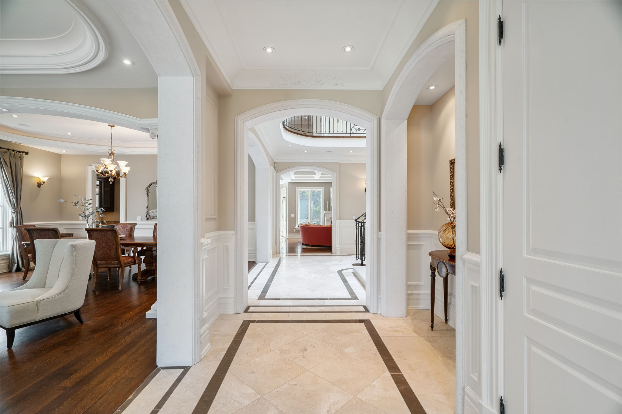 67 Yorkminster Rd Toronto, ON M2P 1M4