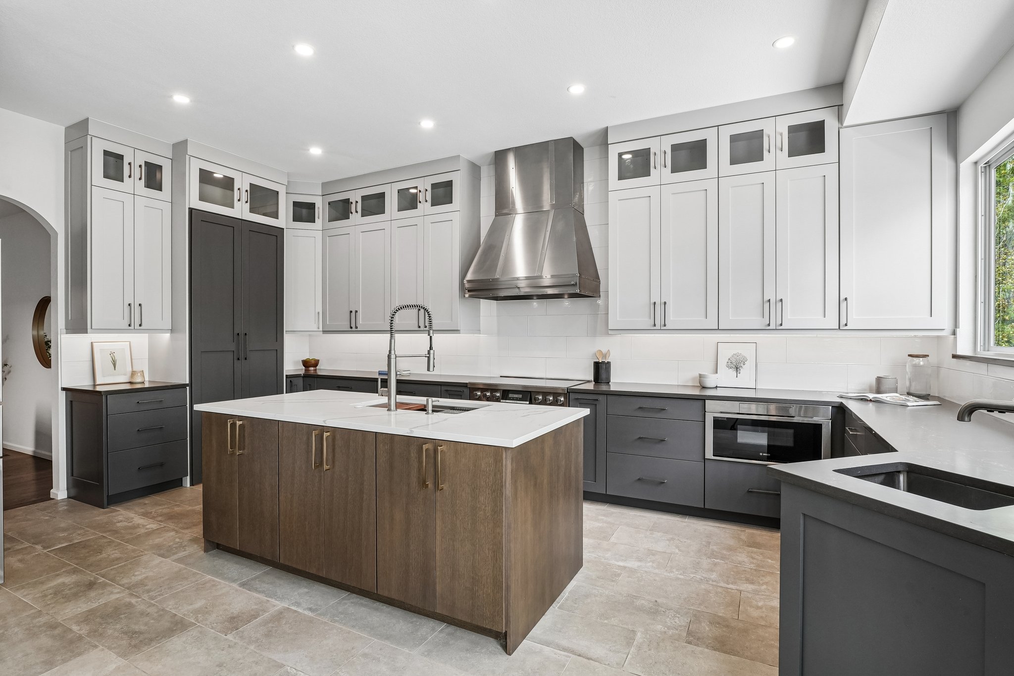 Clarendon Dr-S2304-021.jpg