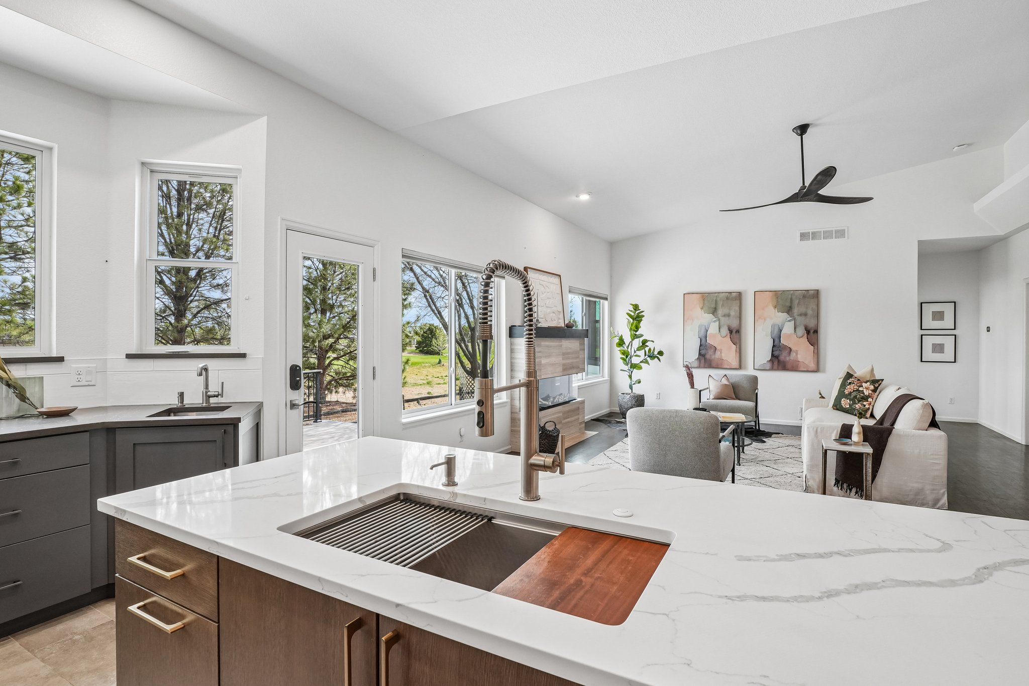 Clarendon Dr-S2304-027.jpg