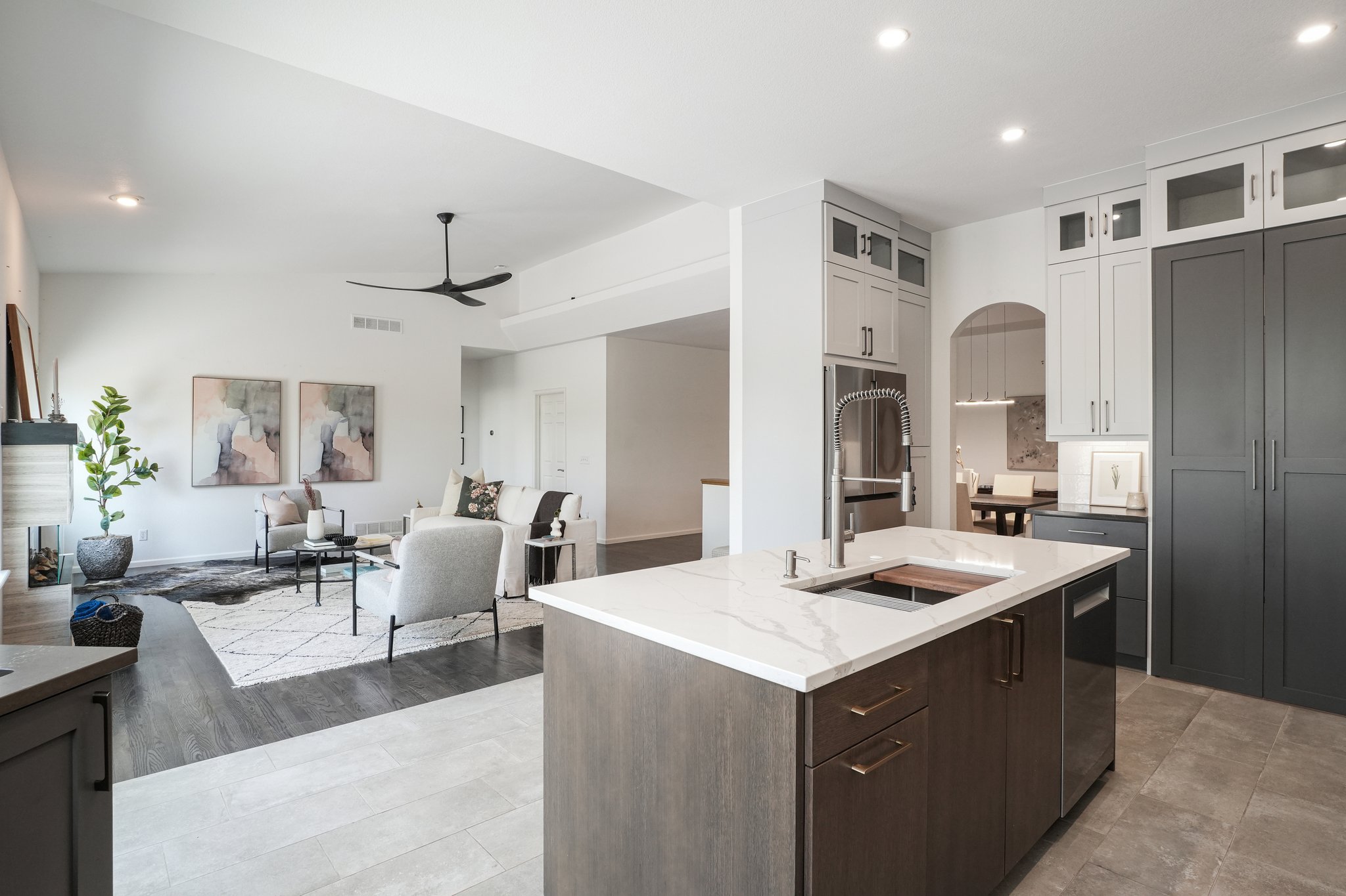 Clarendon Dr-S2304-029.jpg
