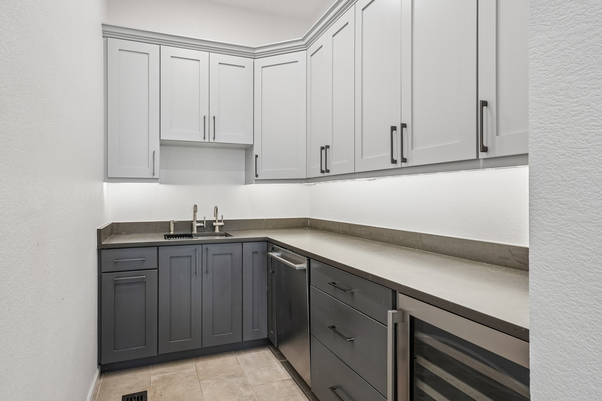 Clarendon Dr-S2304-030.jpg