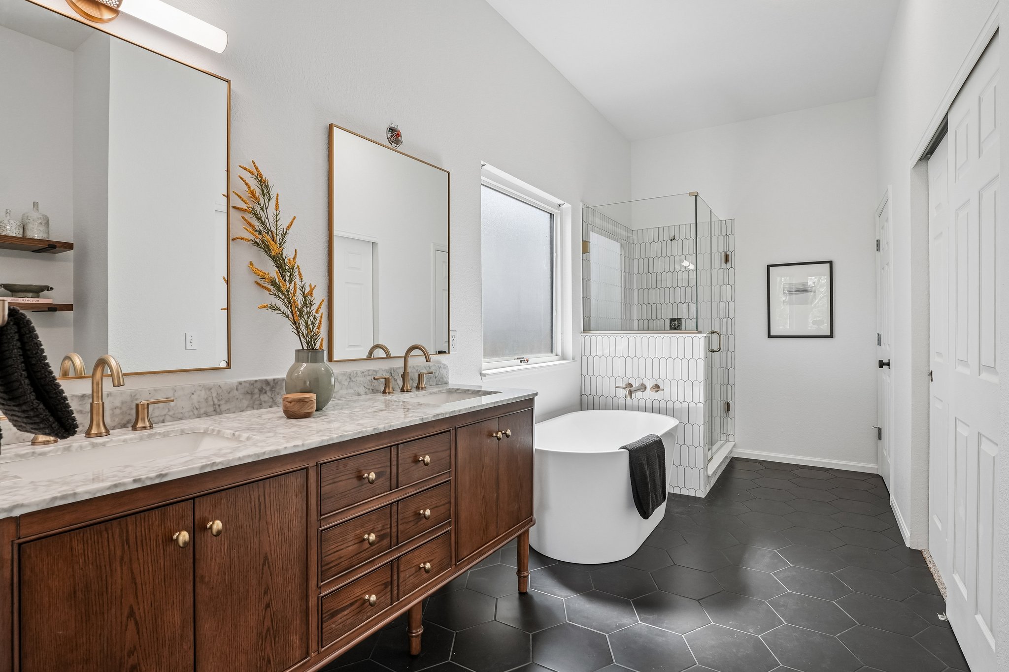 Clarendon Dr-S2304-041.jpg