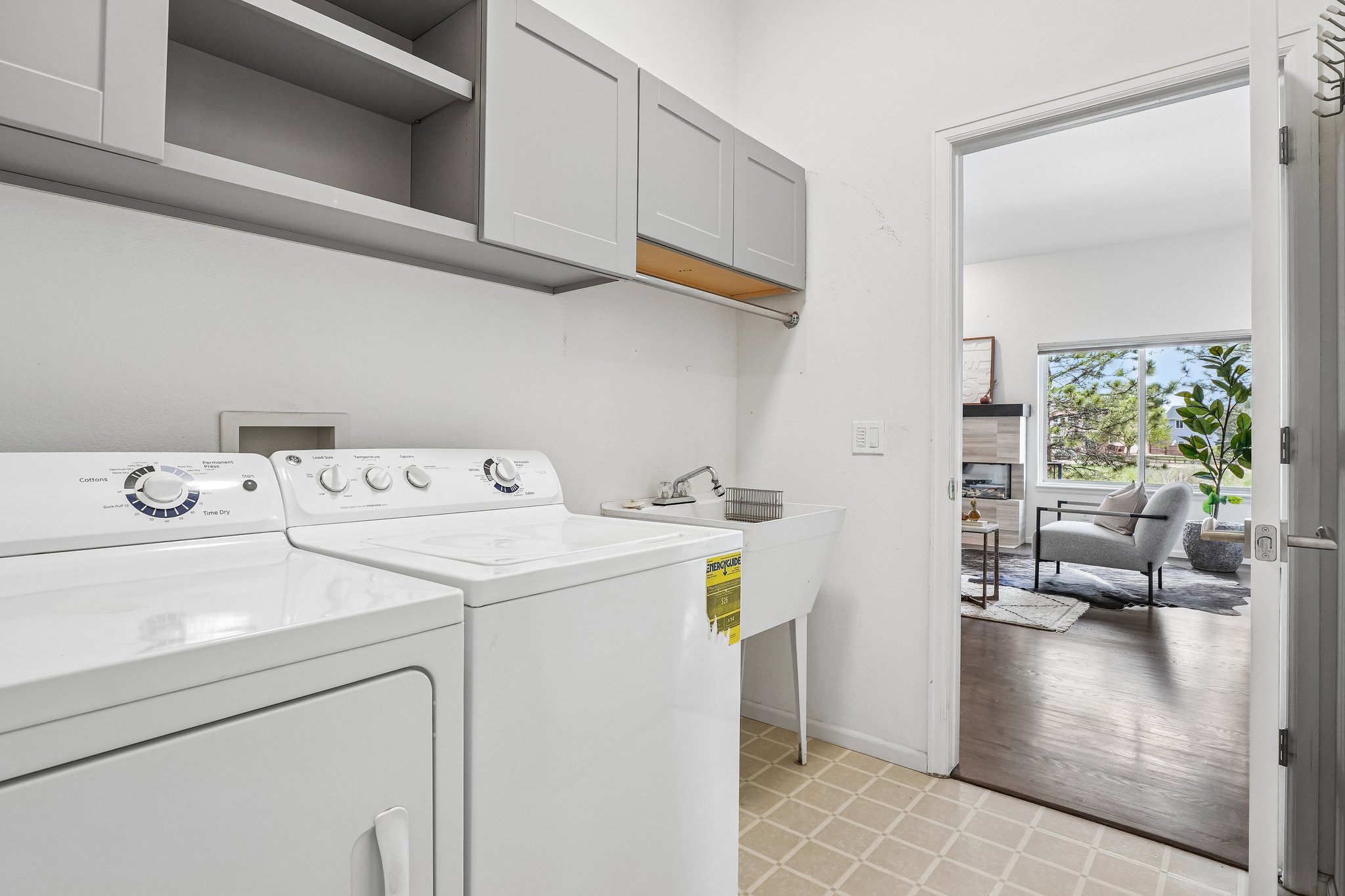 Clarendon Dr-S2304-044.jpg