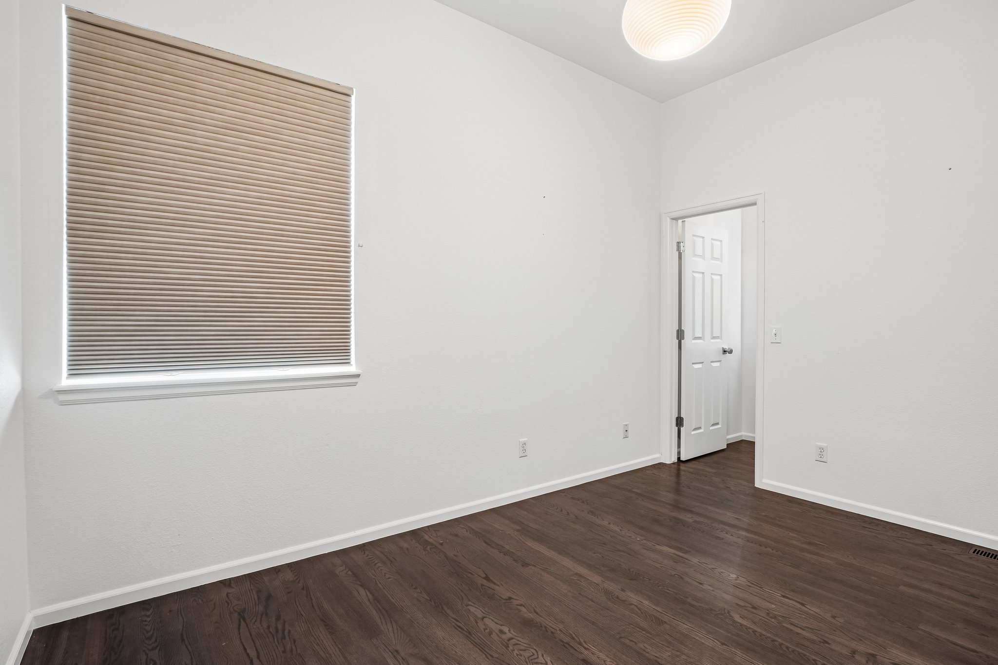 Clarendon Dr-S2304-046.jpg