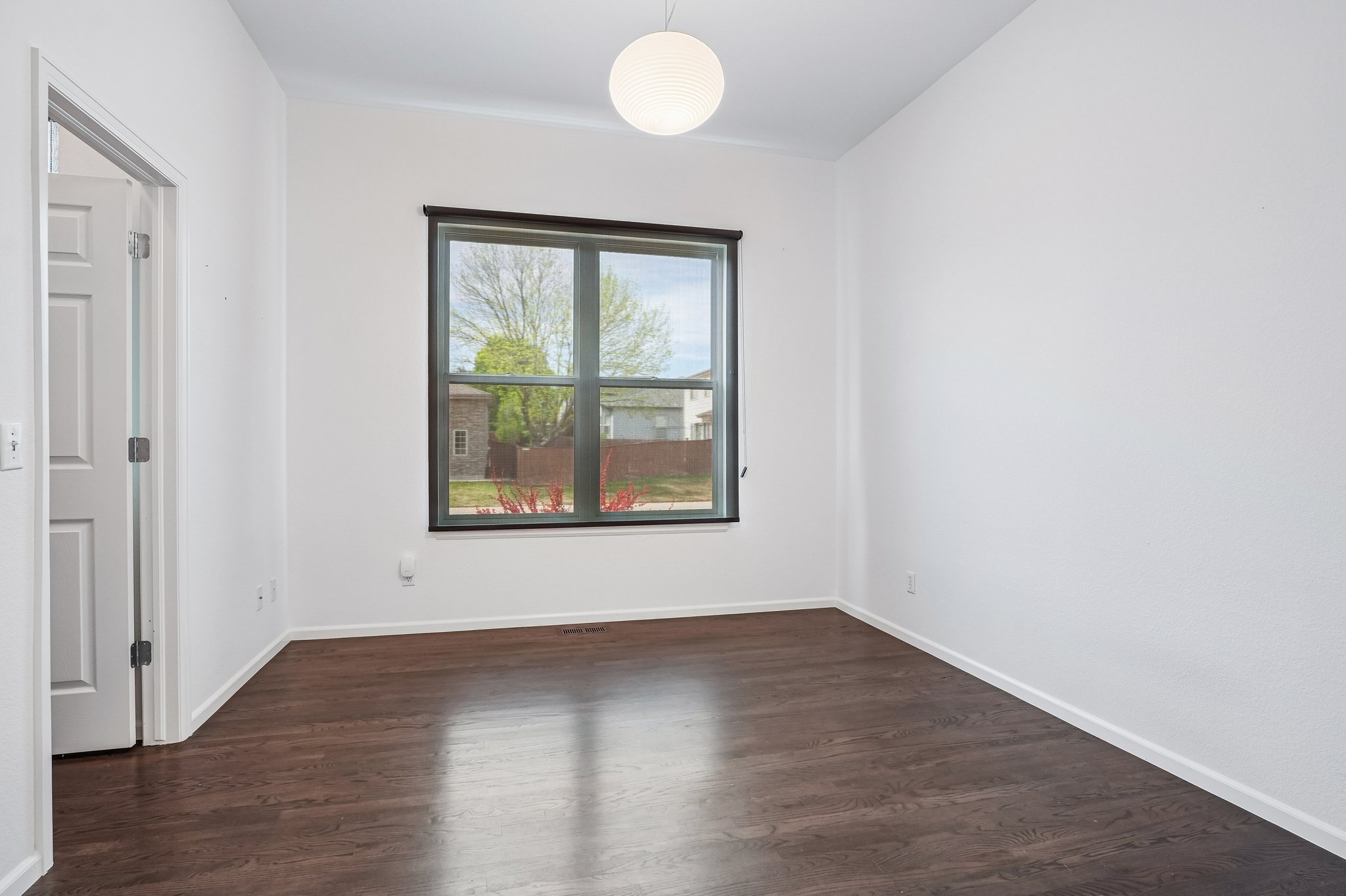 Clarendon Dr-S2304-049.jpg