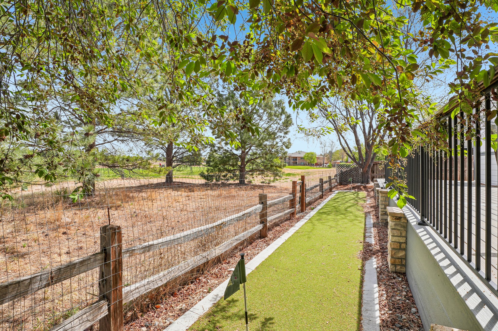 Clarendon Dr-S2304-058.jpg