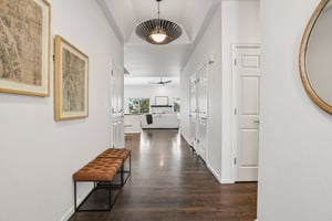 Clarendon Dr-S2304-005.jpg