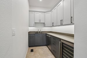 Clarendon Dr-S2304-031.jpg