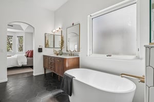 Clarendon Dr-S2304-039.jpg