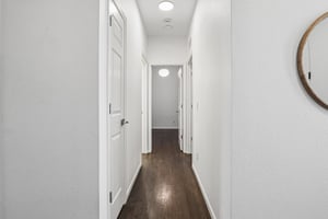 Clarendon Dr-S2304-045.jpg