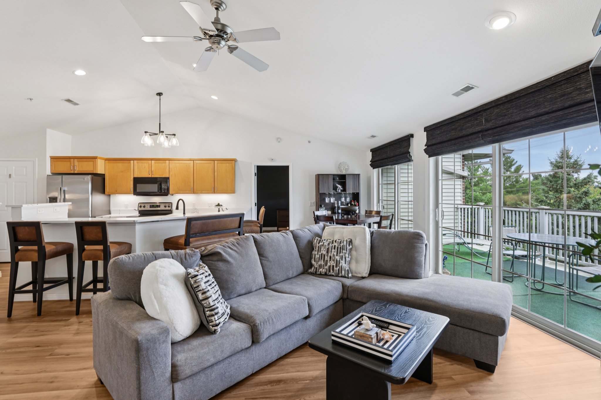 E Lake Ave 211-S2309-008.jpg