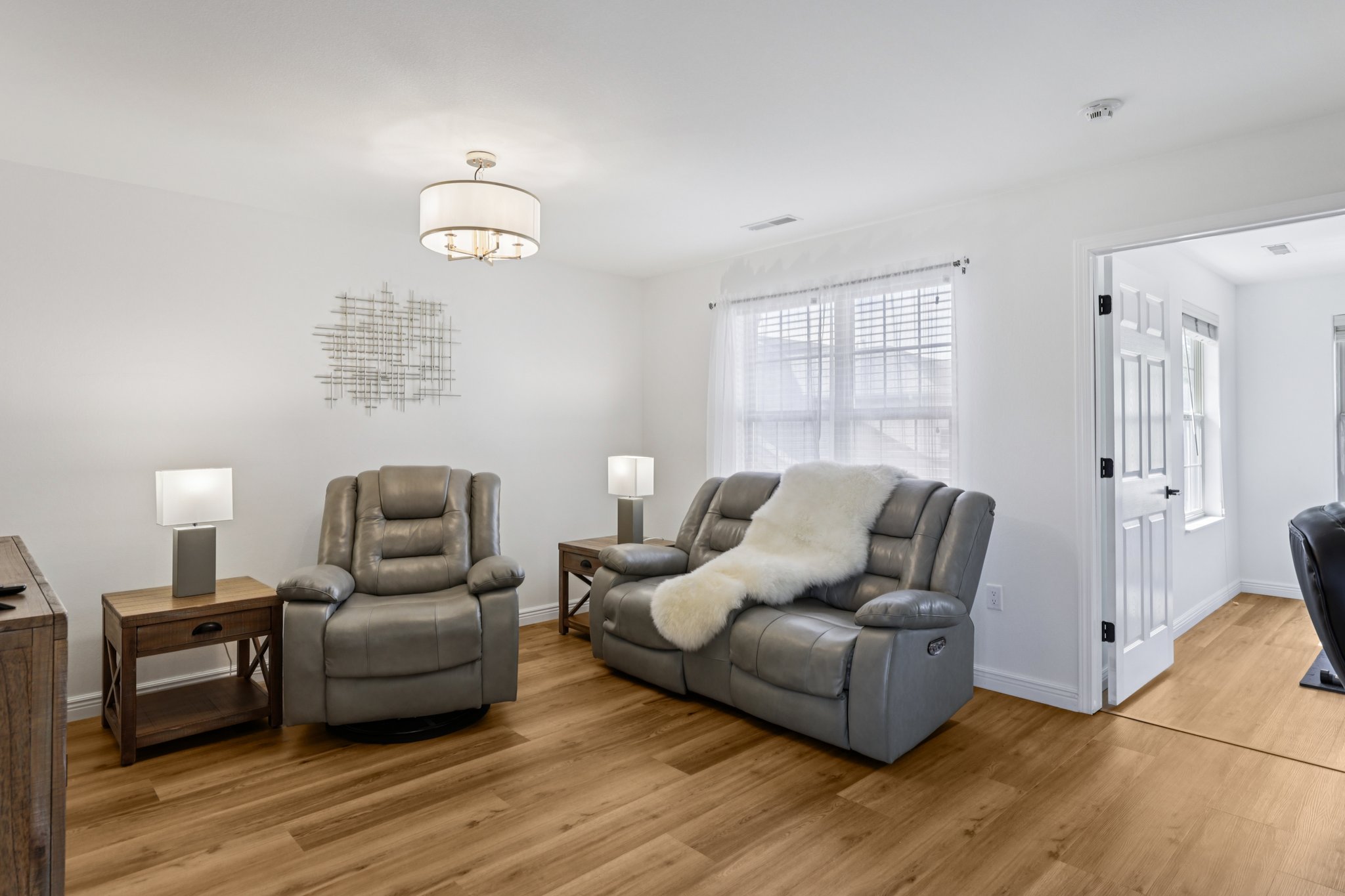 E Lake Ave 211-S2309-009.jpg
