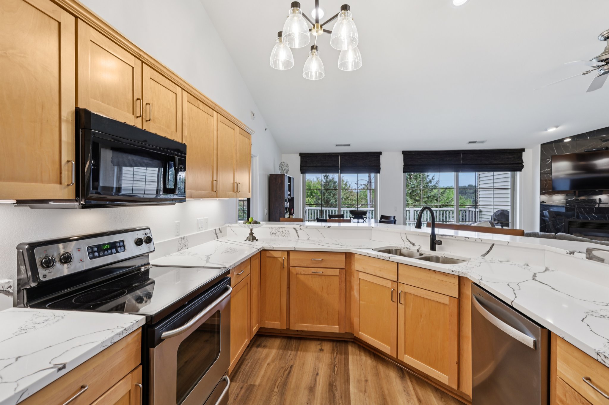 E Lake Ave 211-S2309-017.jpg