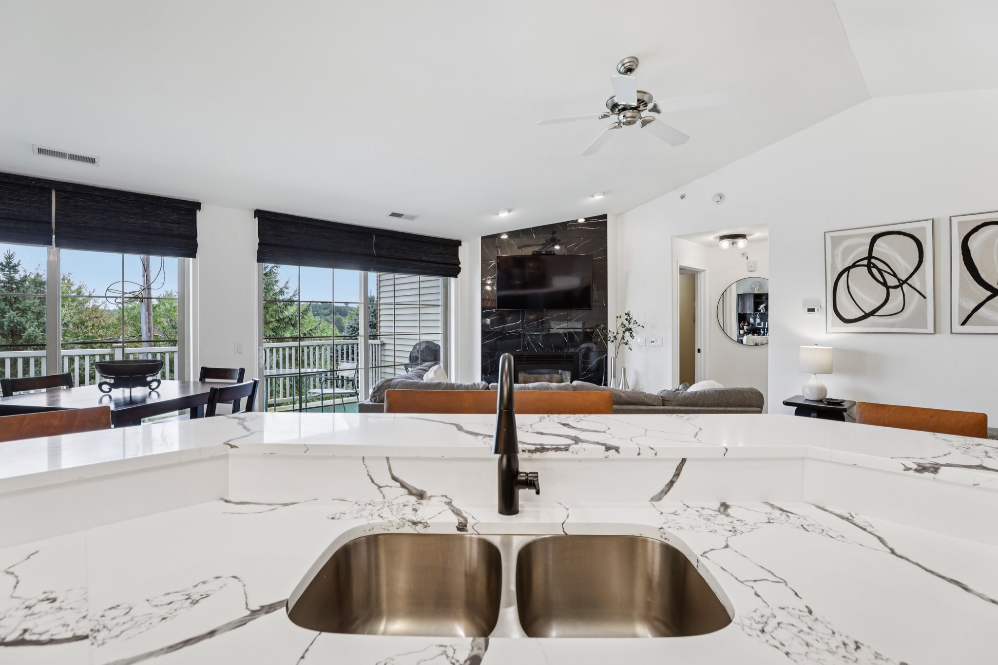 E Lake Ave 211-S2309-019.jpg