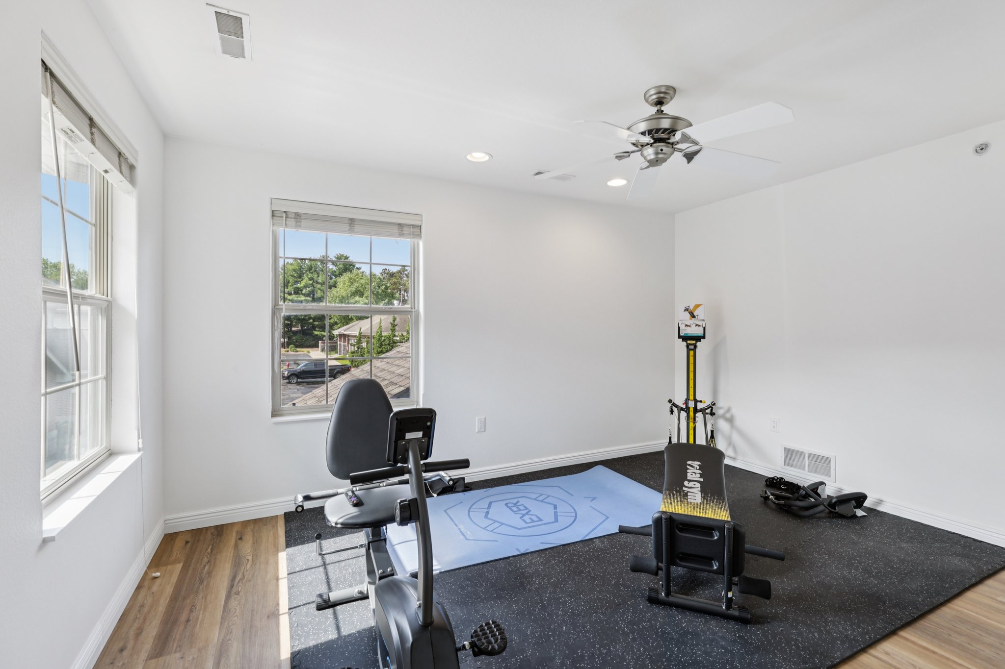 E Lake Ave 211-S2309-024.jpg