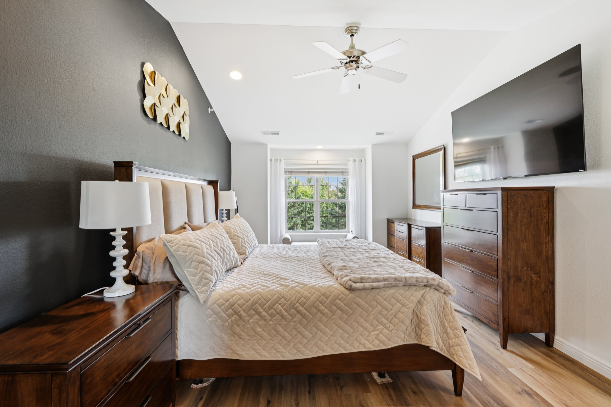 E Lake Ave 211-S2309-031.jpg