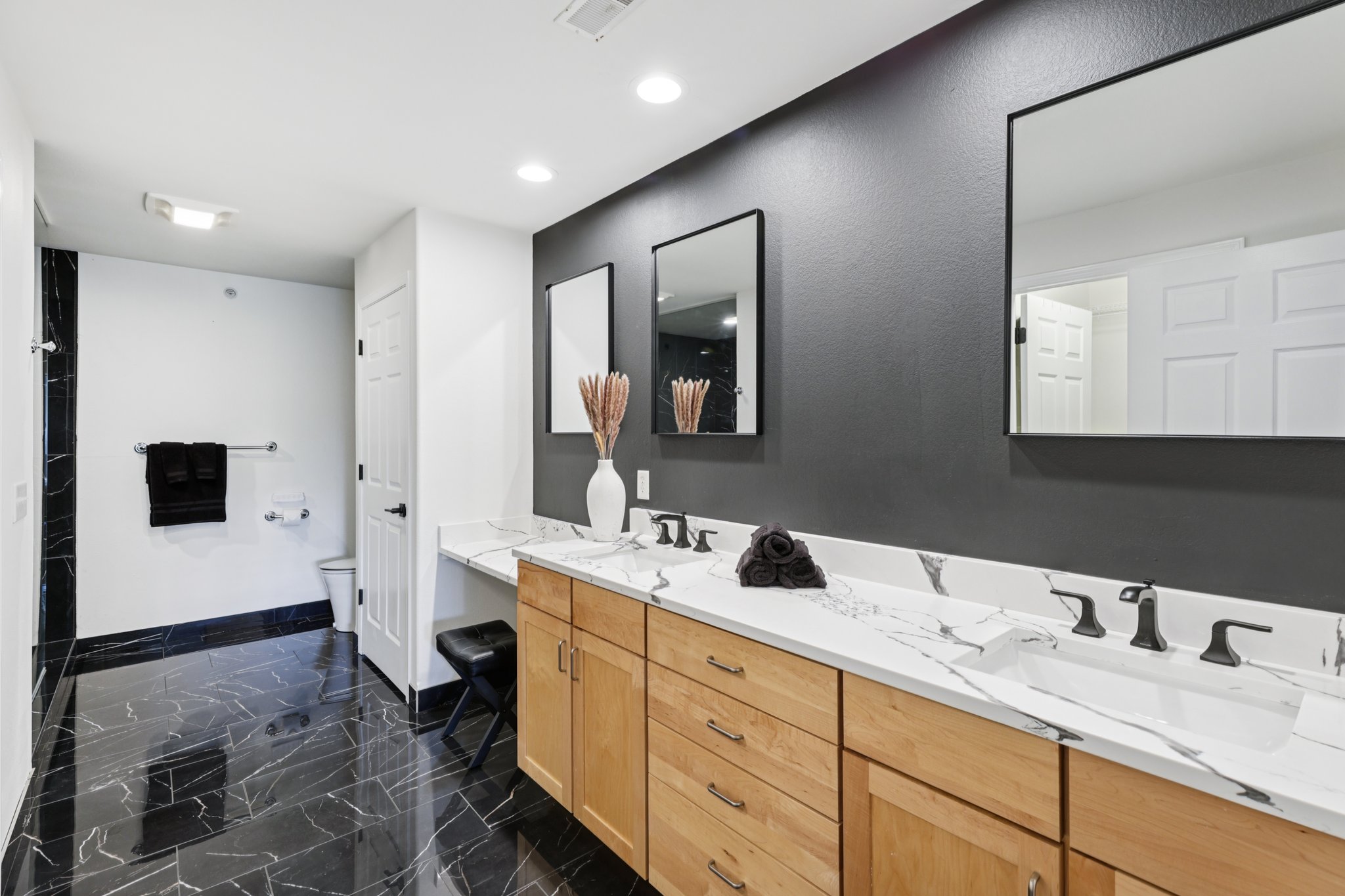 E Lake Ave 211-S2309-033.jpg