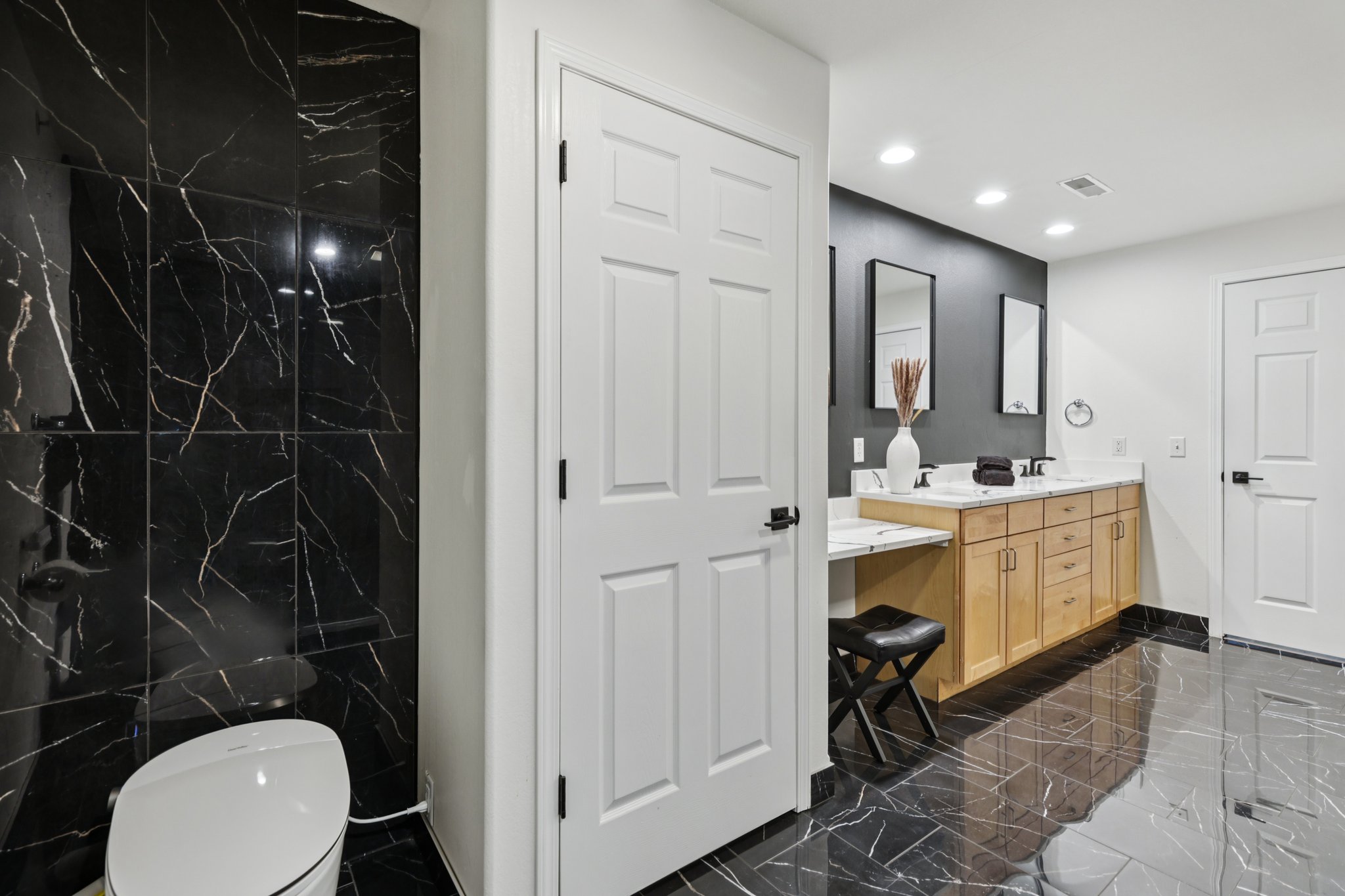E Lake Ave 211-S2309-038.jpg