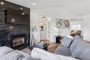 E Lake Ave 211-S2309-006.jpg
