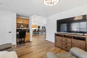 E Lake Ave 211-S2309-012.jpg