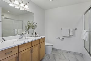 E Lake Ave 211-S2309-041.jpg