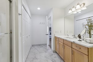 E Lake Ave 211-S2309-043.jpg