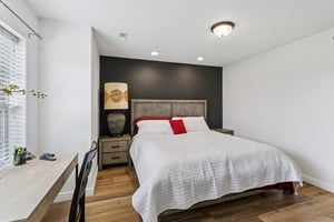 E Lake Ave 211-S2309-045.jpg