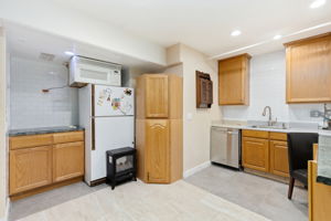 Basement wetbar/kitchenette