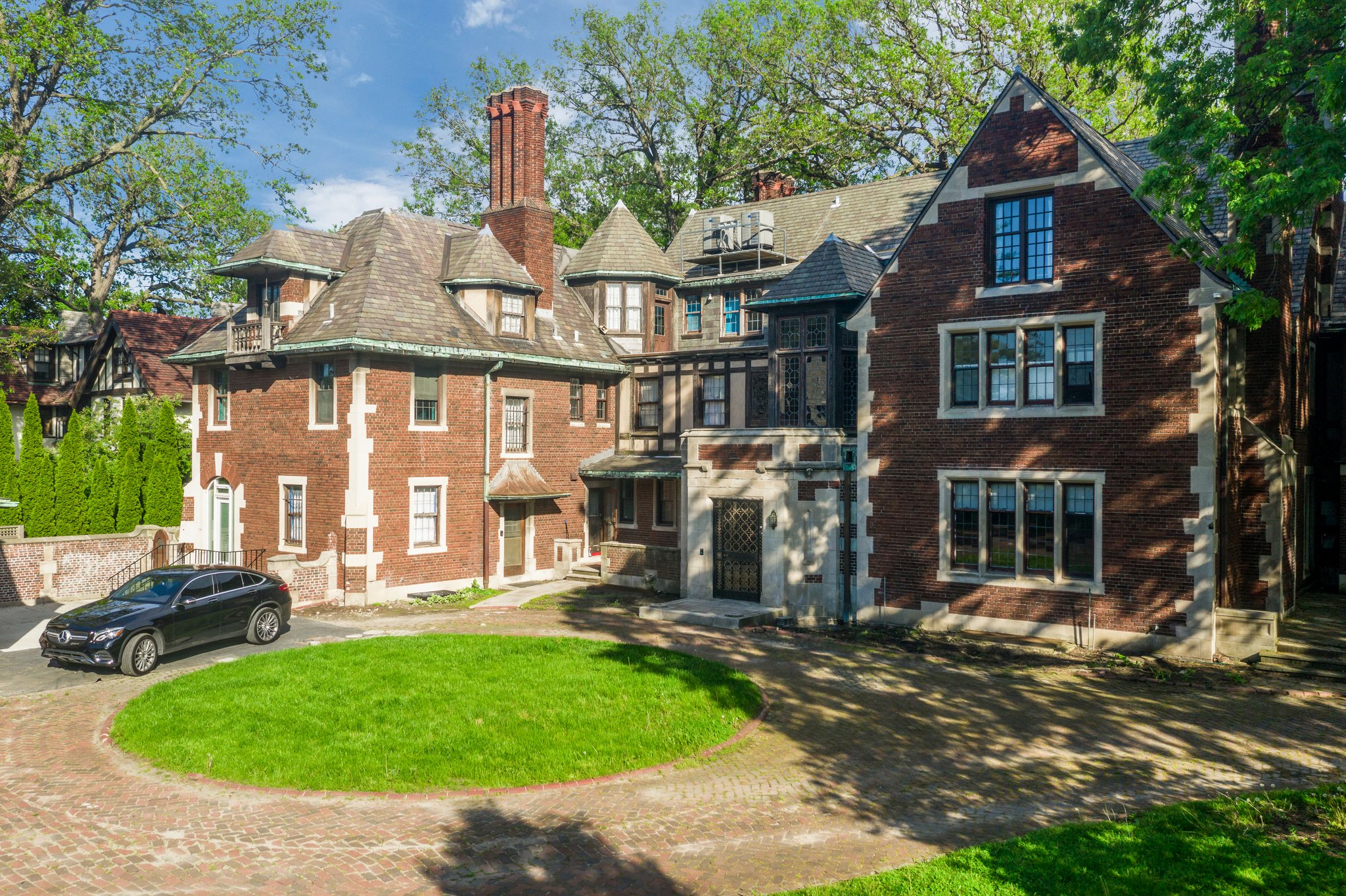 670 W Boston Blvd, Detroit, MI 48202 Stylish Detroit