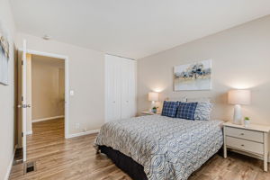 039_6702 Heathfield Dr