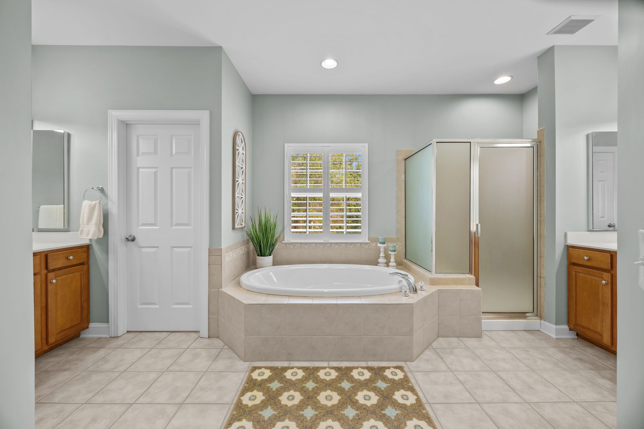Primary bath with split vanities and plantation shutters