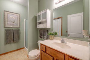 21 Main level bathroom