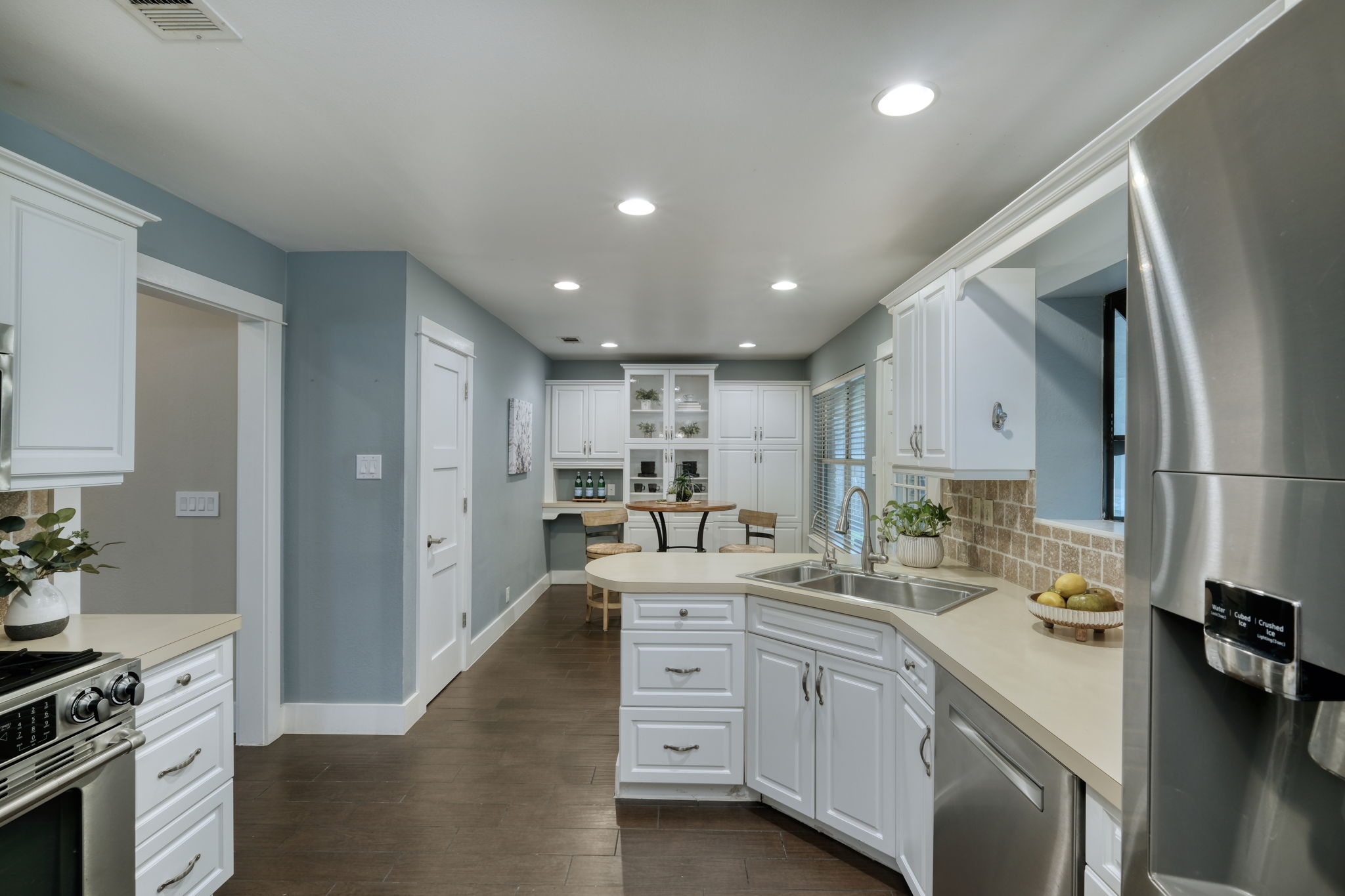 Kitchen/Breakfast Area