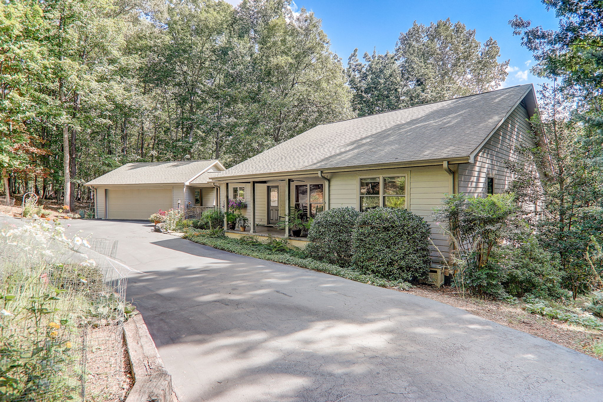 Mountain Laurel Dr-007