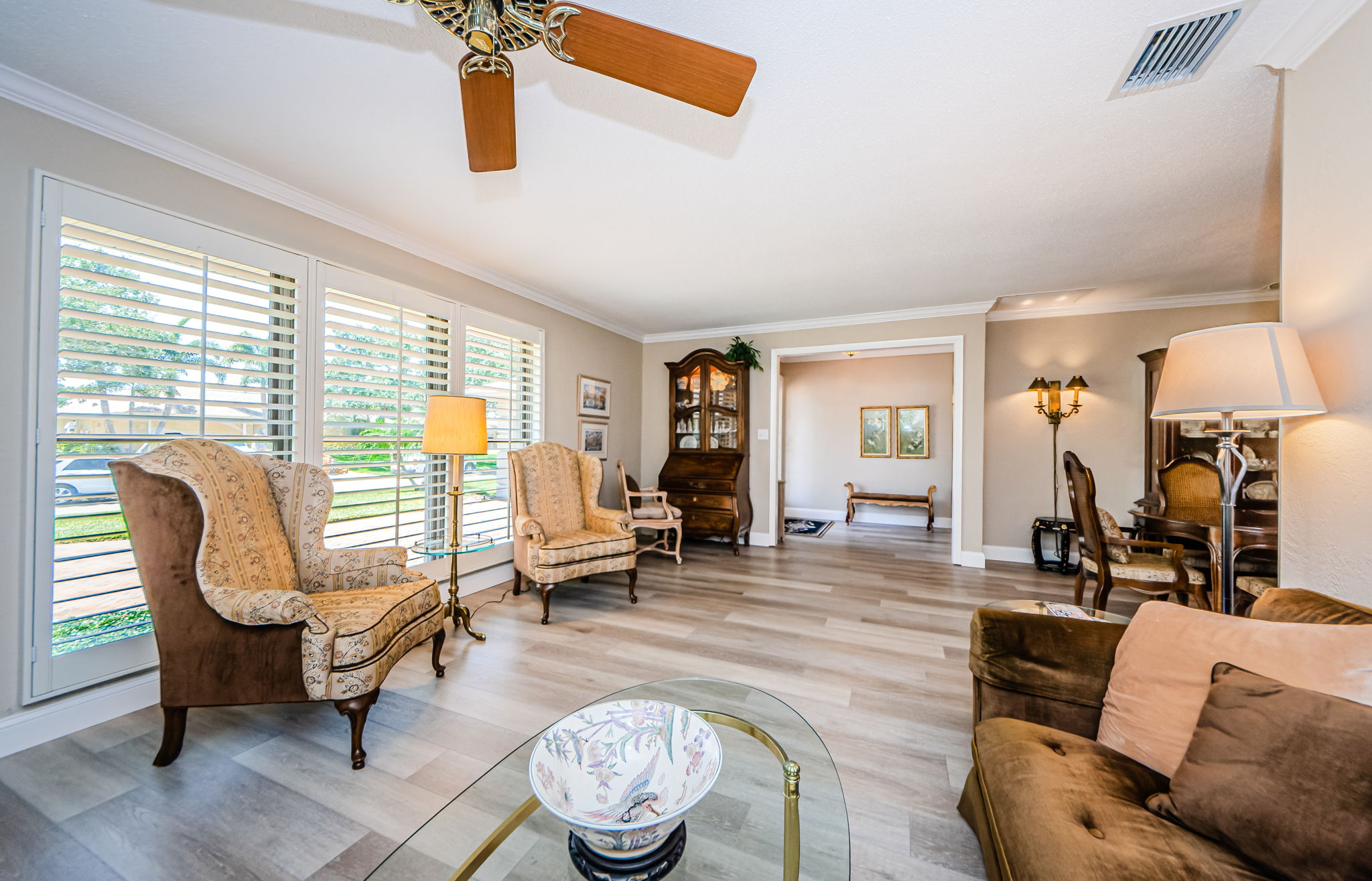 Living Room 4-2