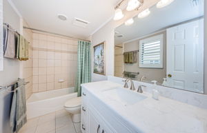 Master Bathroom 1a-2