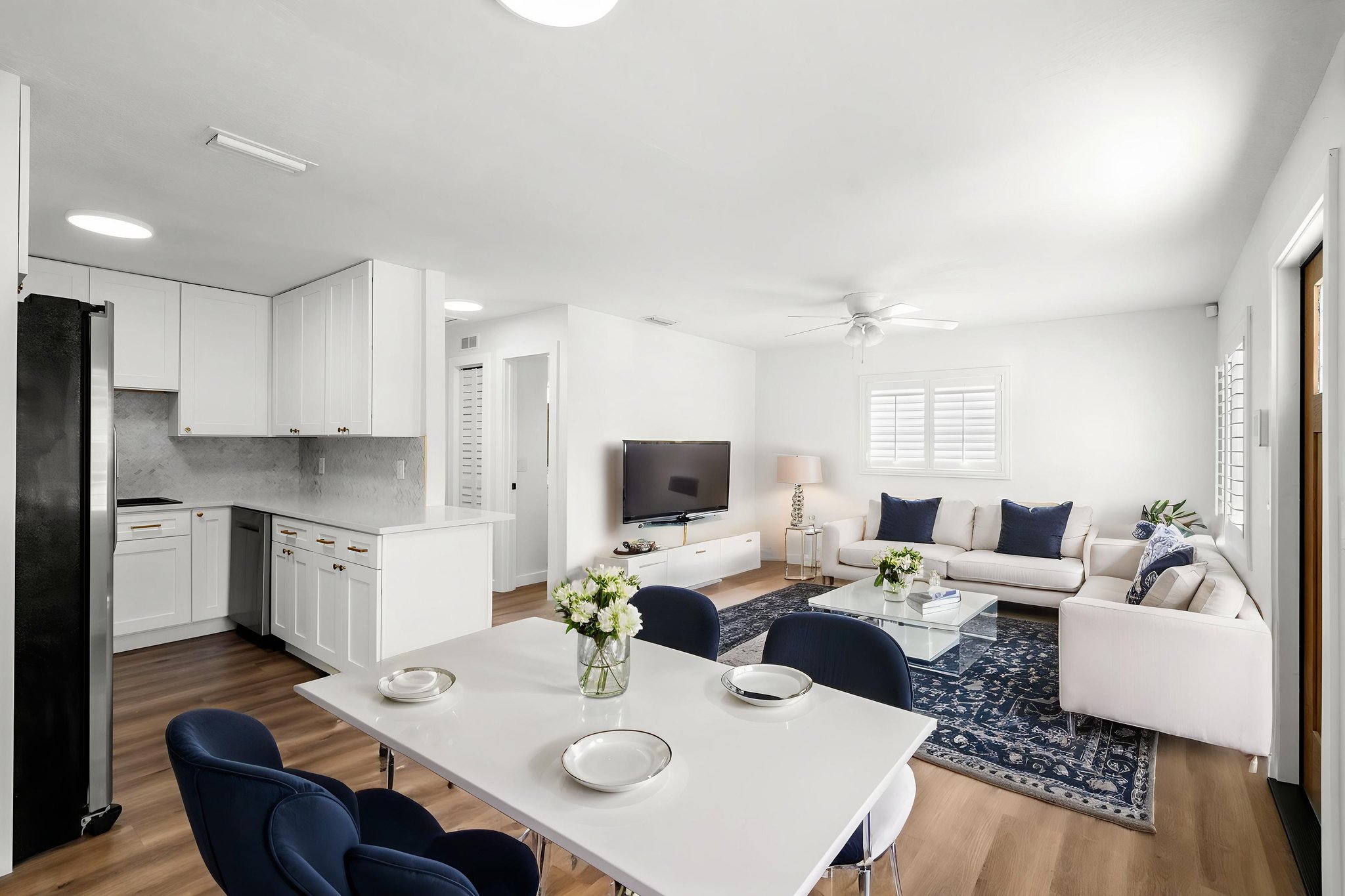 DSC09637 virtually staged.jpeg