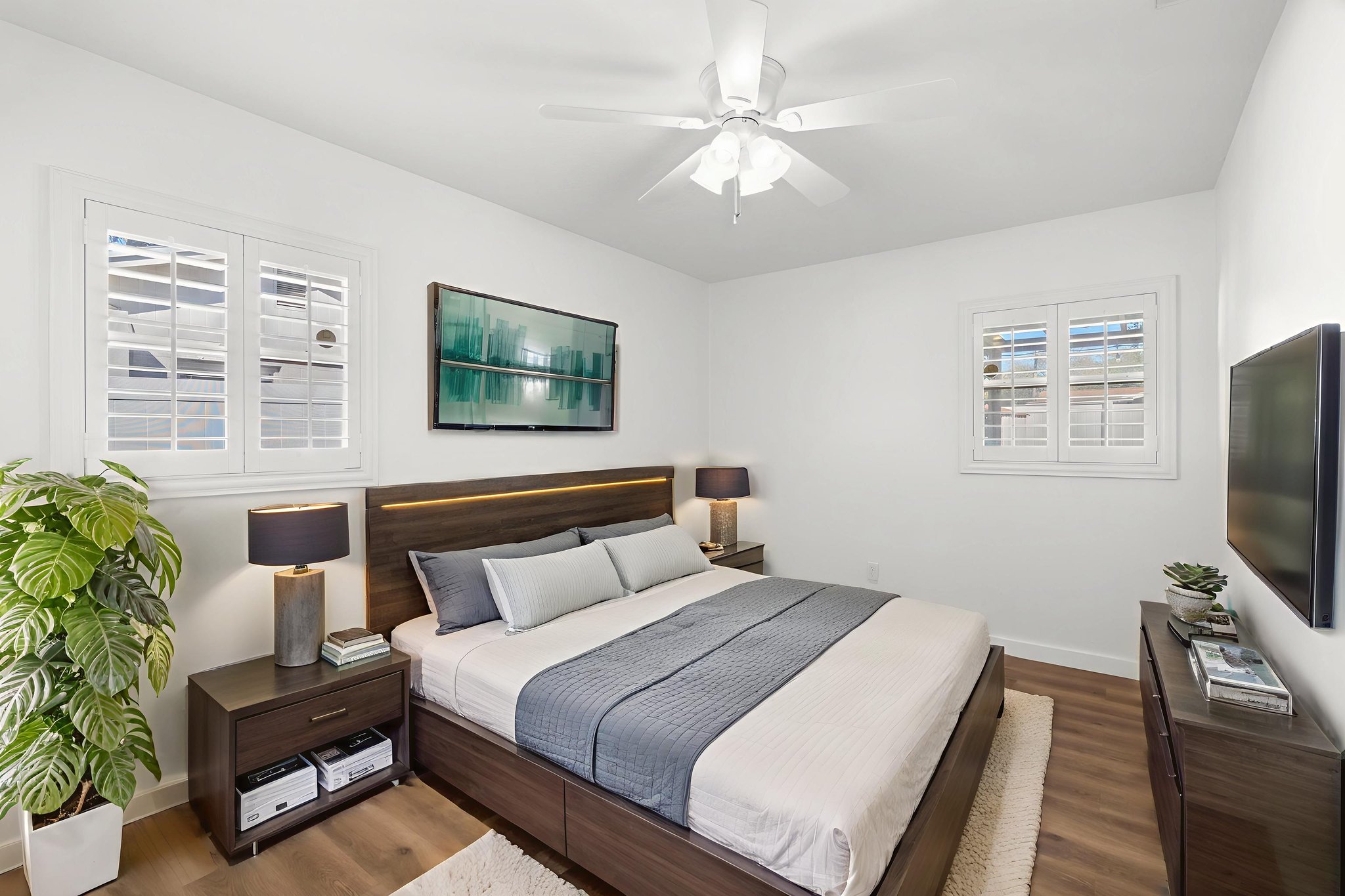 DSC09549 virtually staged.jpeg