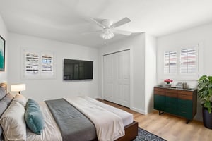 DSC09567 virtually staged.jpeg